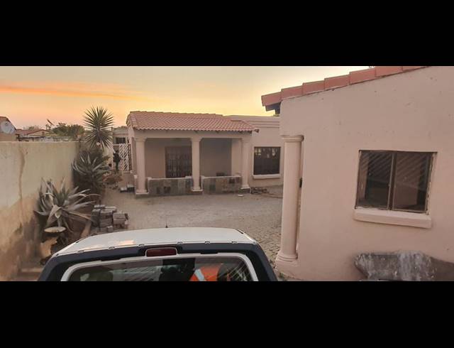 4 BEDROOM HOUSE FOR SALE IN SOSHANGUVE T